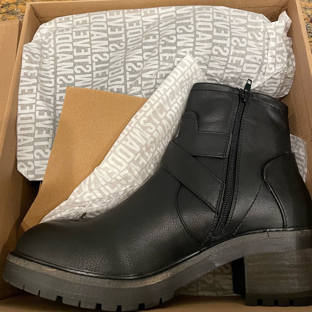 Brand new Steve Madden boots size 11